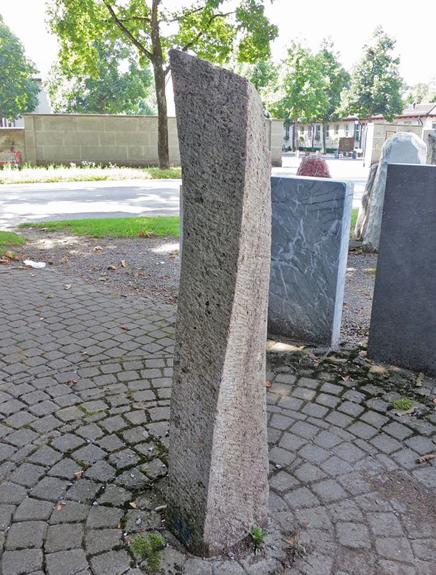 Stele verdreht