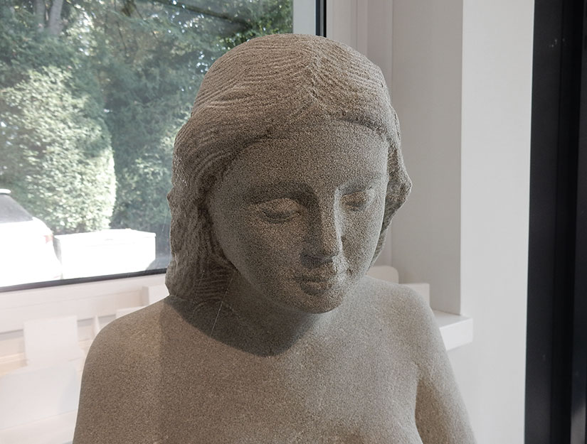 Frauen-Figur Sandstein